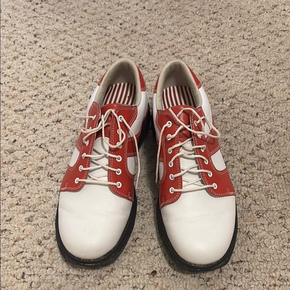 Worn only once. Women’s red and white golf shoes.